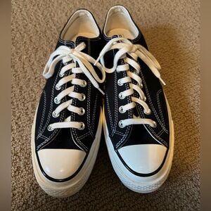 NWOB Converse Chuck Taylor Low Tops Sz 10.5
